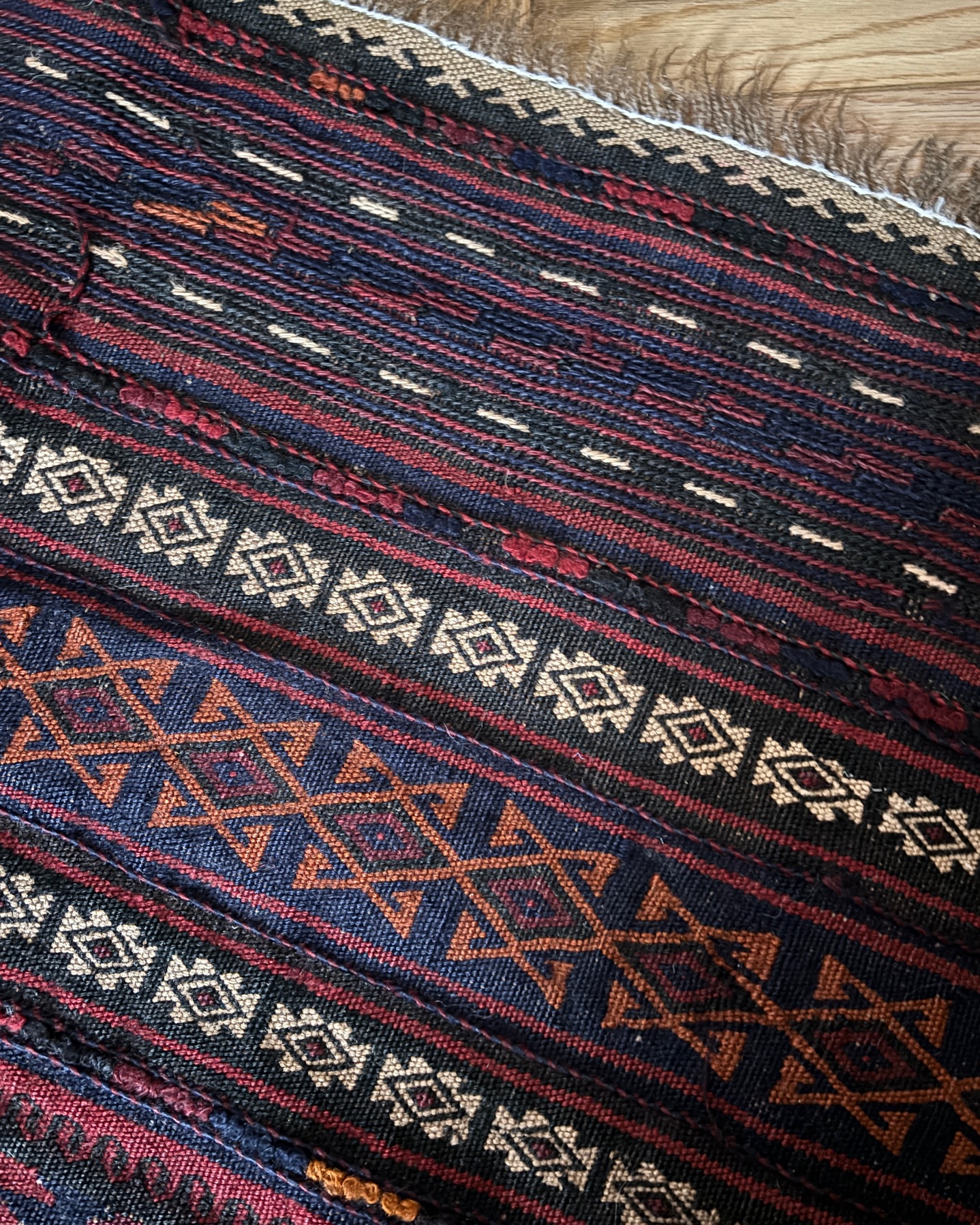 Vintage LAGHARI IV. - Obrázek 3